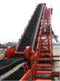 大傾角皮帶輸送機結構特點 大傾角皮帶輸送機結構特點